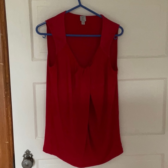 Red sleeveless top - Picture 5 of 7